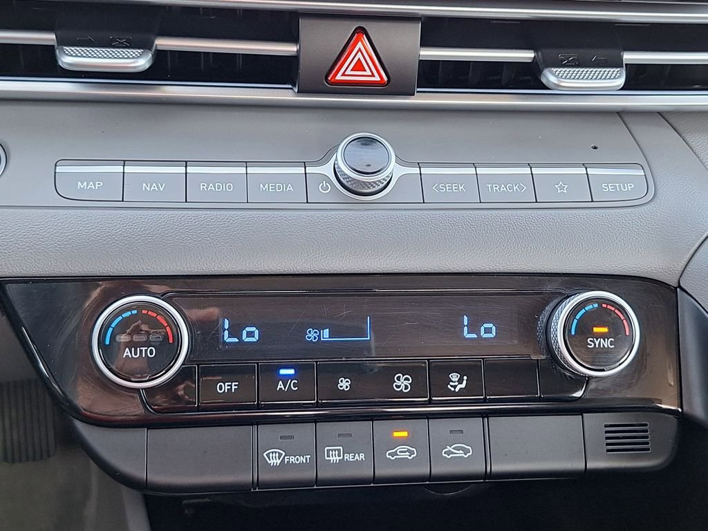 Used 2024 Hyundai Elantra SEL image 20