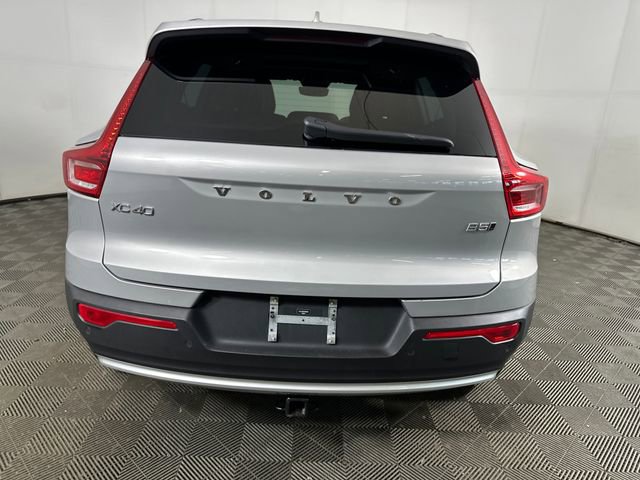 Used 2023 Volvo XC40 B5 Plus AWD/4WD image 4