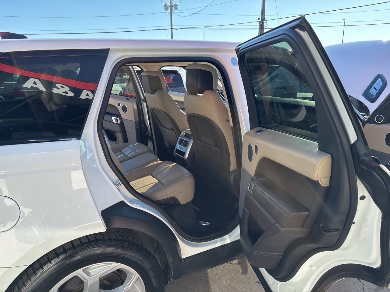 Used 2018 Land Rover Range Rover Sport SE AWD/4WD image 26