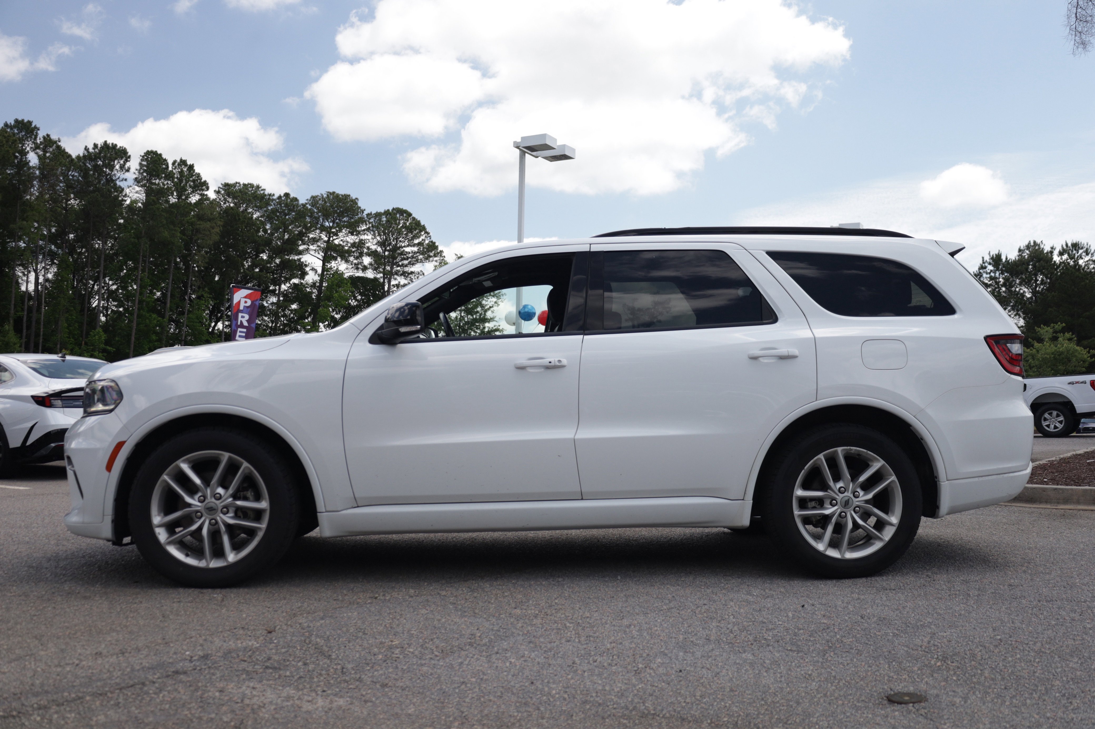 Used 2024 Dodge Durango GT RWD image 2
