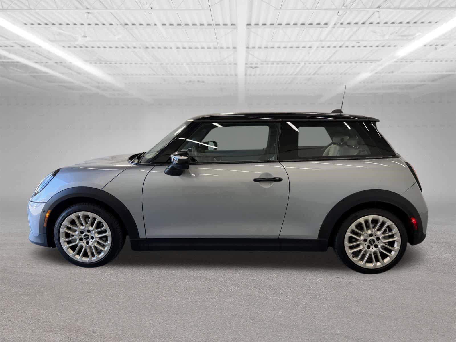 Used 2025 MINI Cooper 2-Door Hardtop FWD image 2