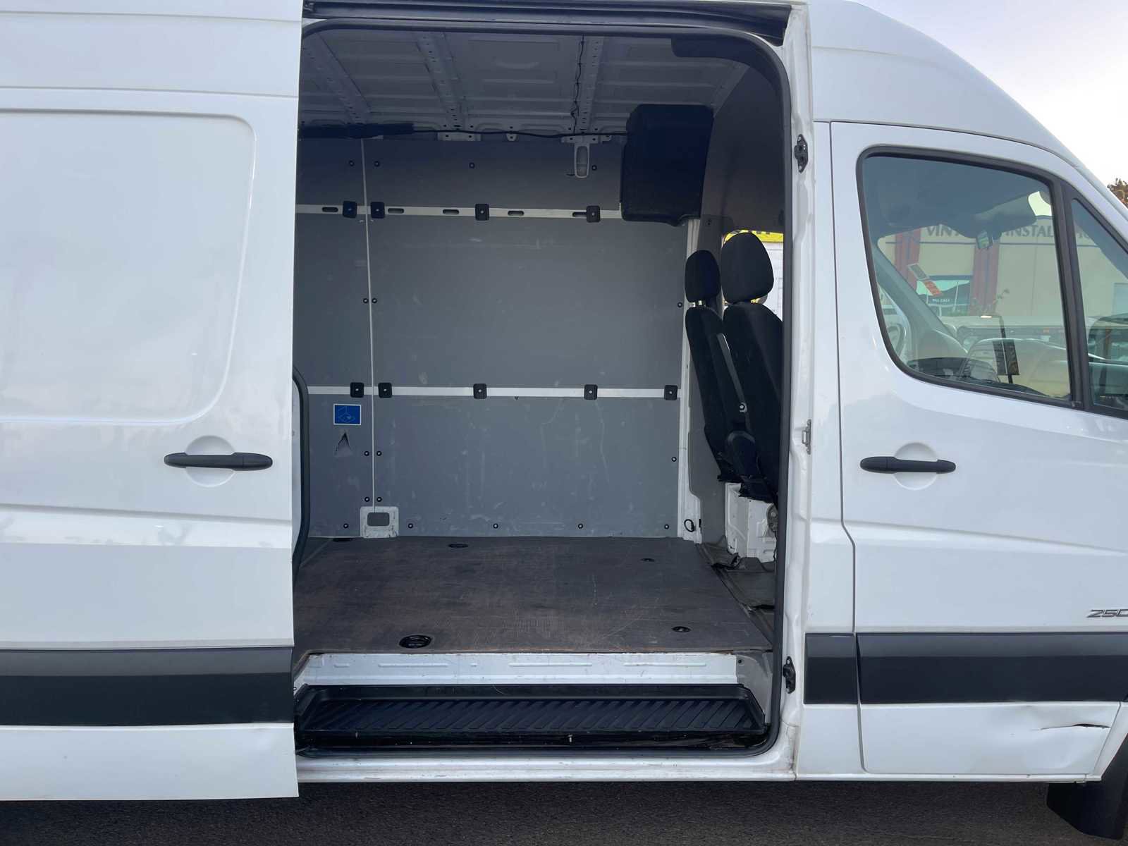 Used 2015 Freightliner Sprinter 2500 image 12