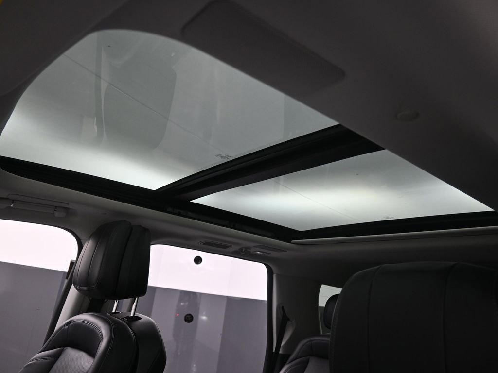 Used 2025 Lincoln Navigator Reserve image 25