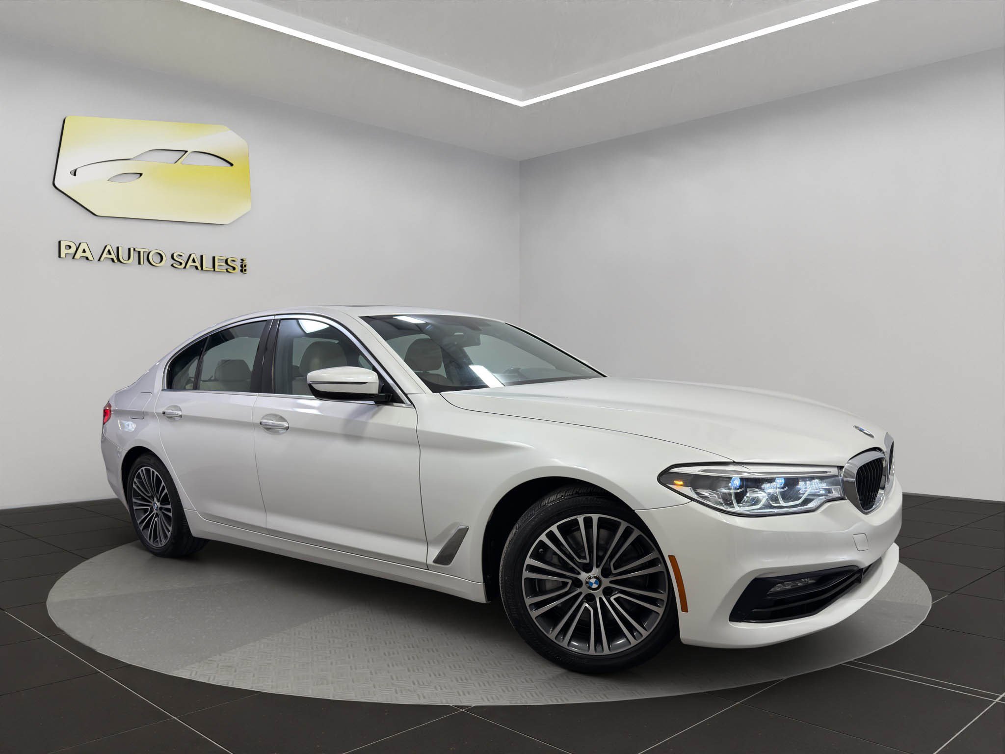 Used 2017 BMW 540i xDrive image 1