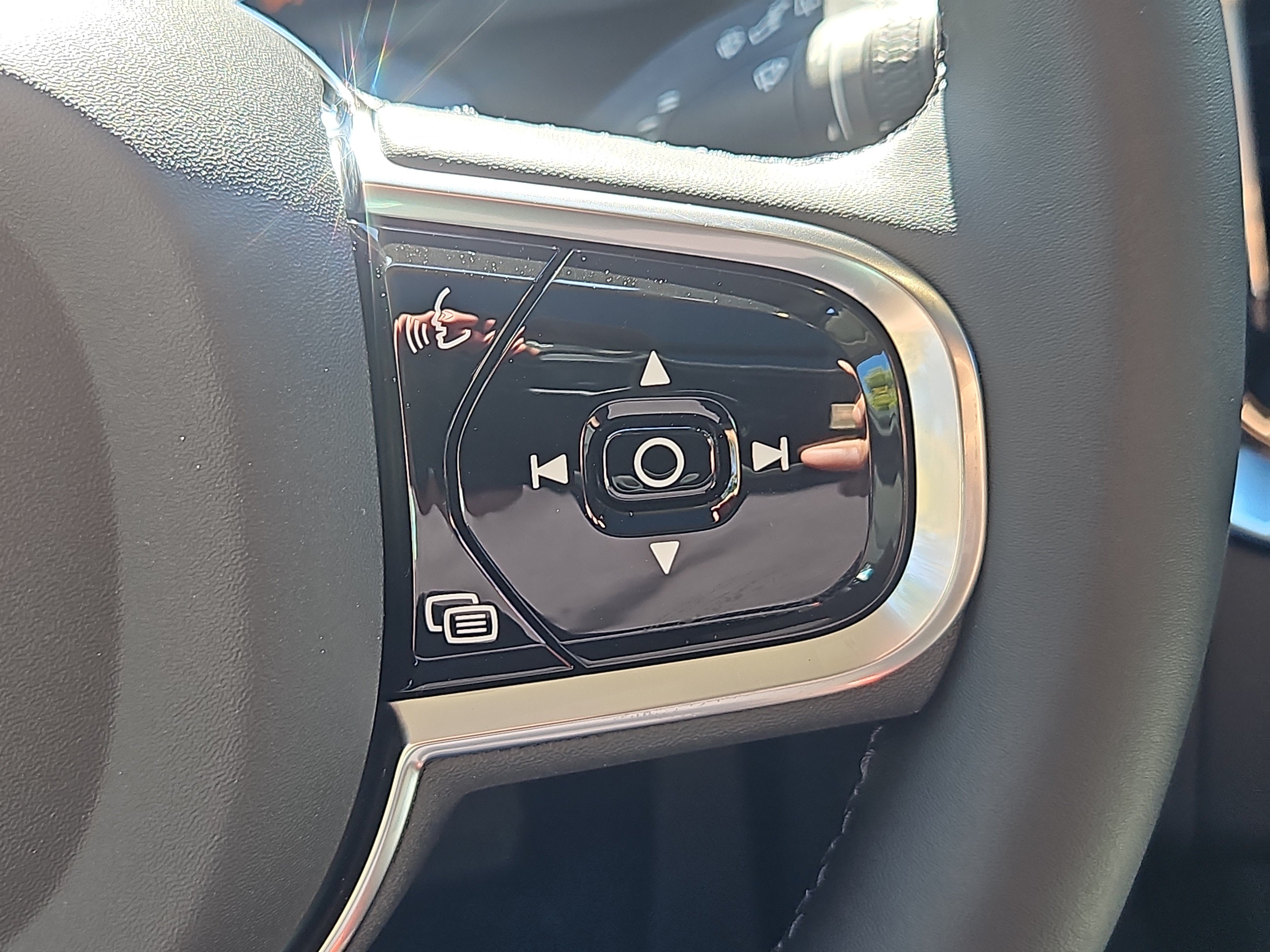 New 2027 Volvo XC90 B6 Plus AWD/4WD image 16