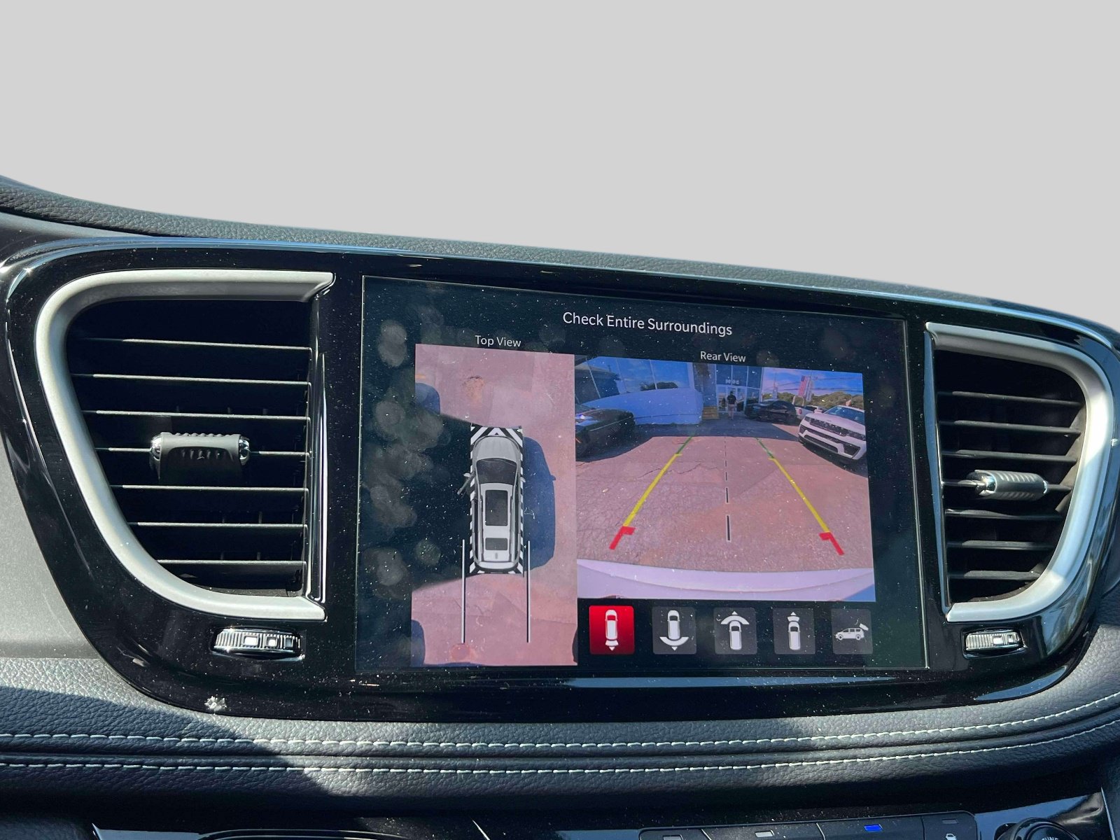 Used 2026 Chrysler Pacifica Select FWD image 26