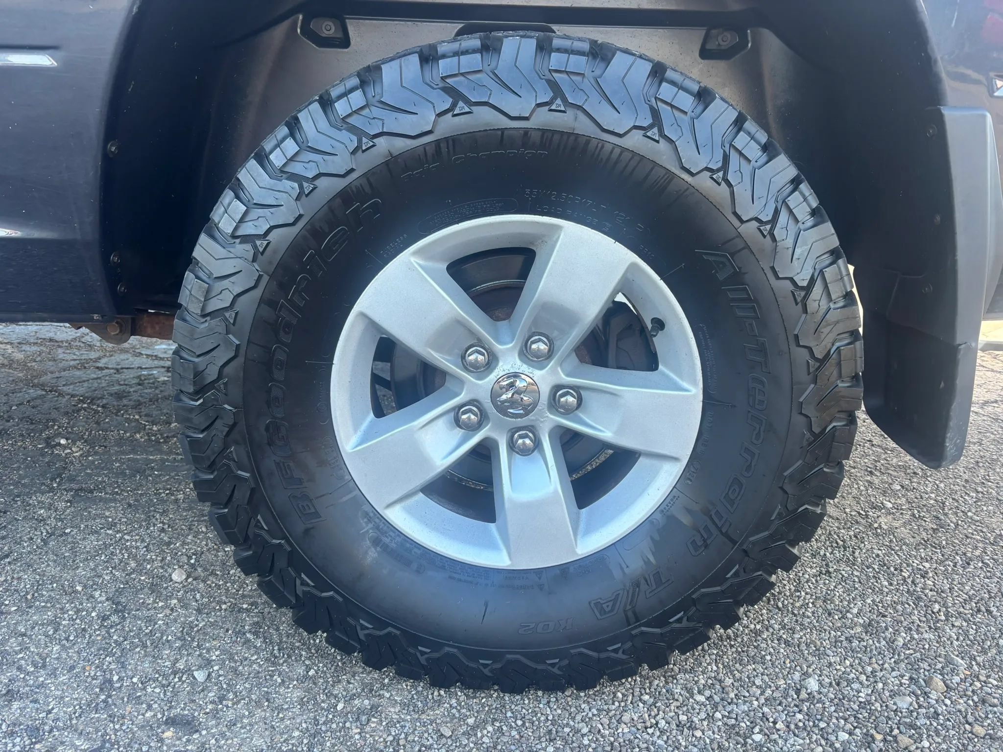 Used 2017 RAM 1500 ST w/ SXT Appearance Group AWD/4WD image 2