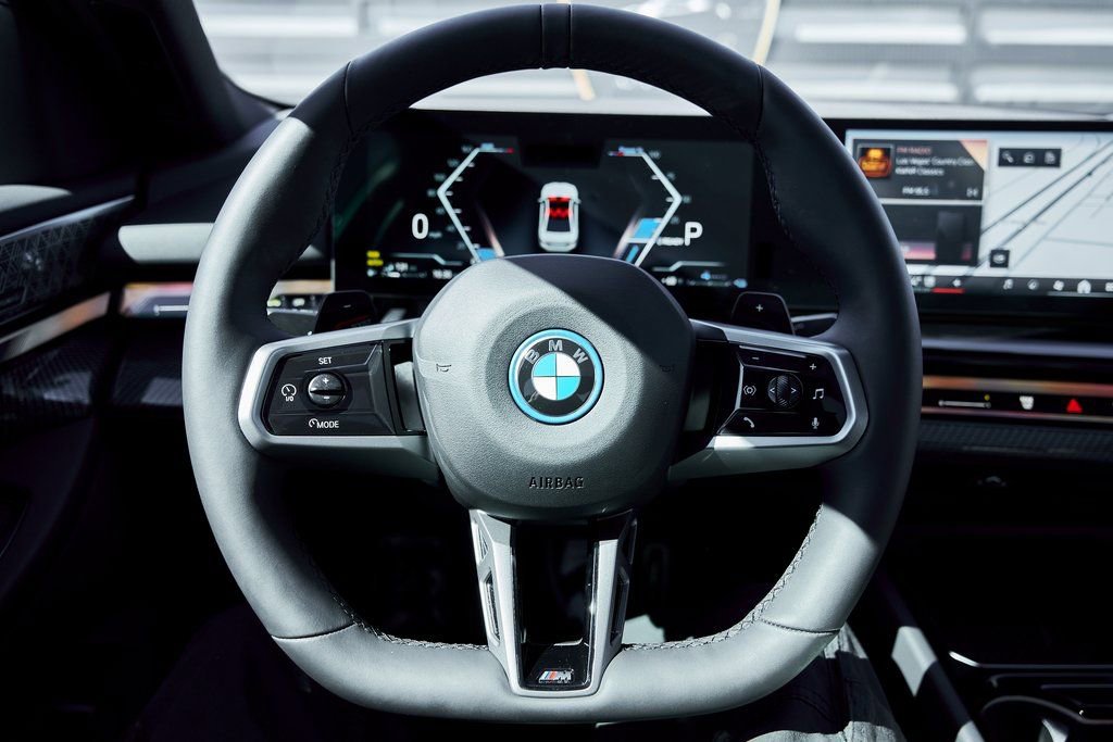 Used 2026 BMW 550e xDrive image 52