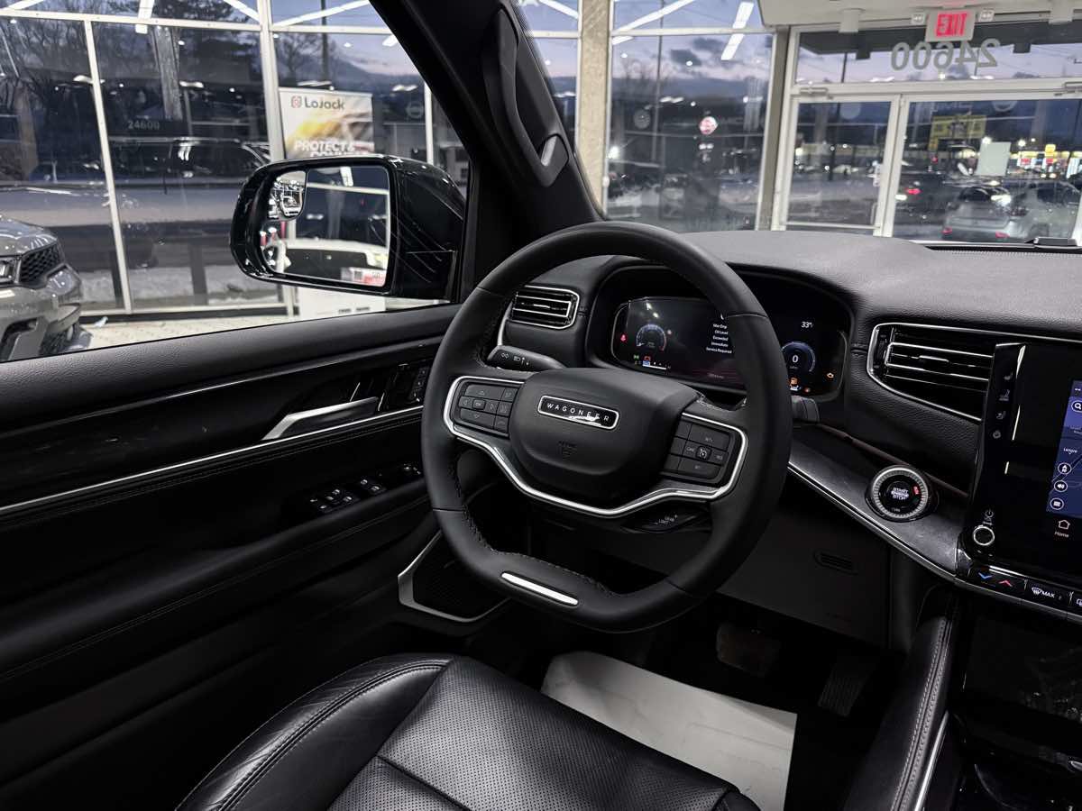 Used 2024 Jeep Wagoneer 4WD w/ Premium Group I image 45