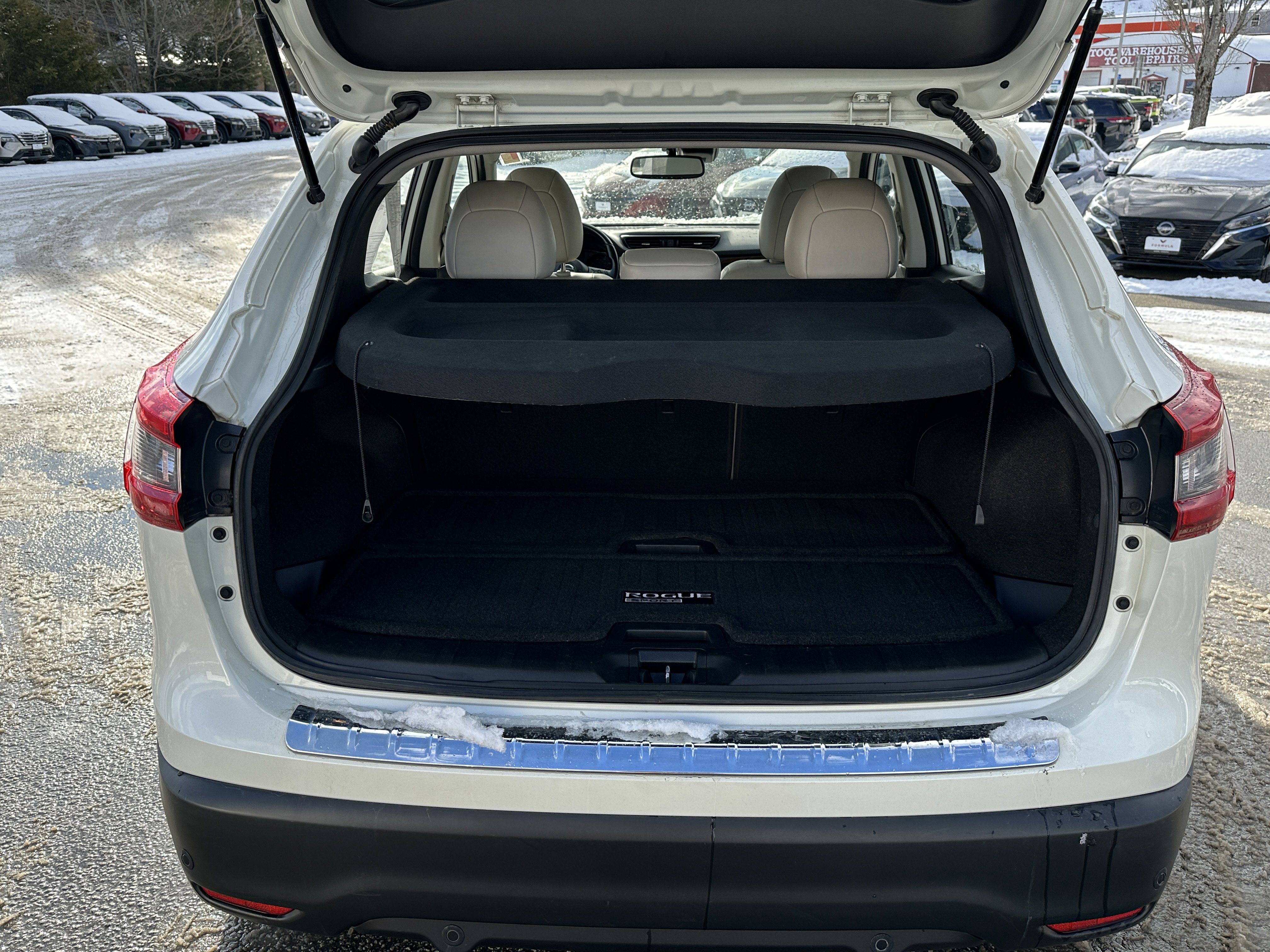 Used 2021 Nissan Rogue Sport SL w/ Premium Package image 7