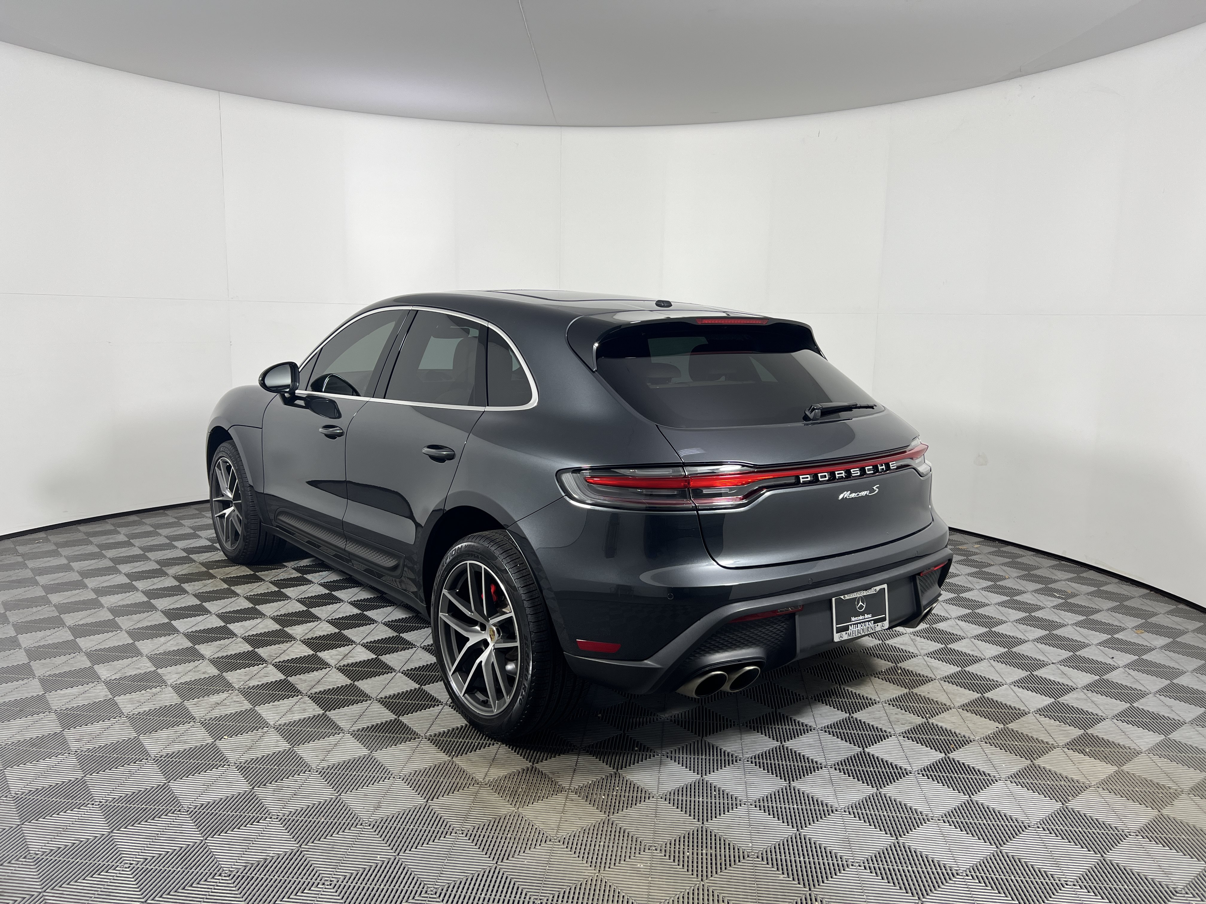 Certified 2024 Porsche Macan S AWD/4WD image 3