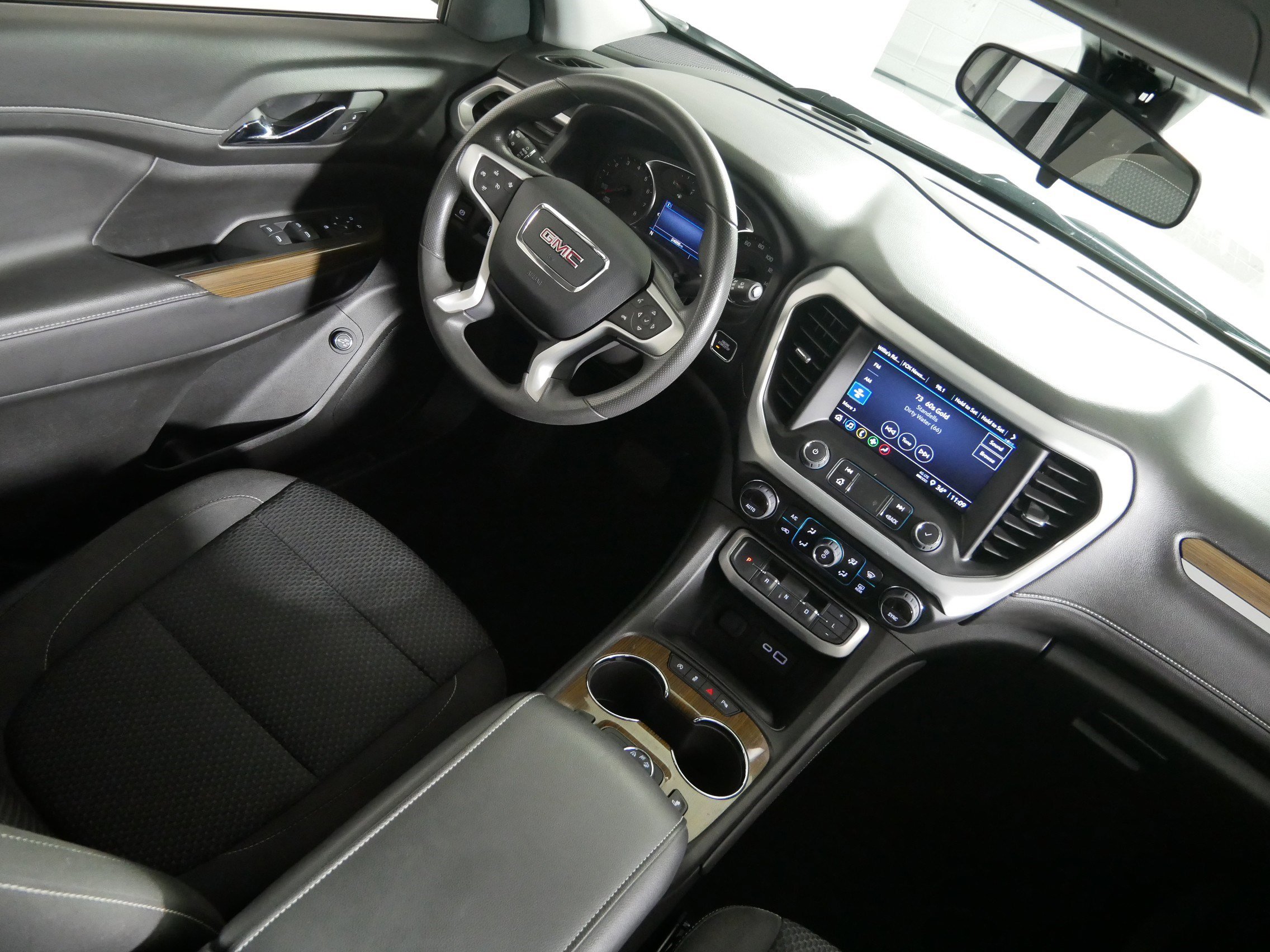 Used 2023 GMC Acadia SLE w/ Driver Convenience Package AWD/4WD image 9