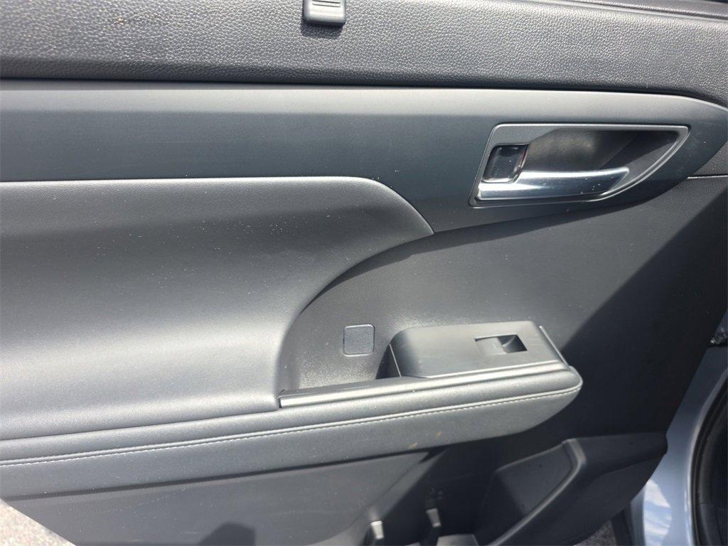 Used 2021 Toyota Highlander XLE image 10