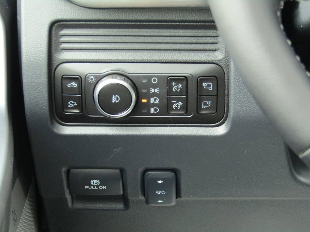 New 2025 Ford F350 Lariat w/ Lariat Ultimate Package image 37