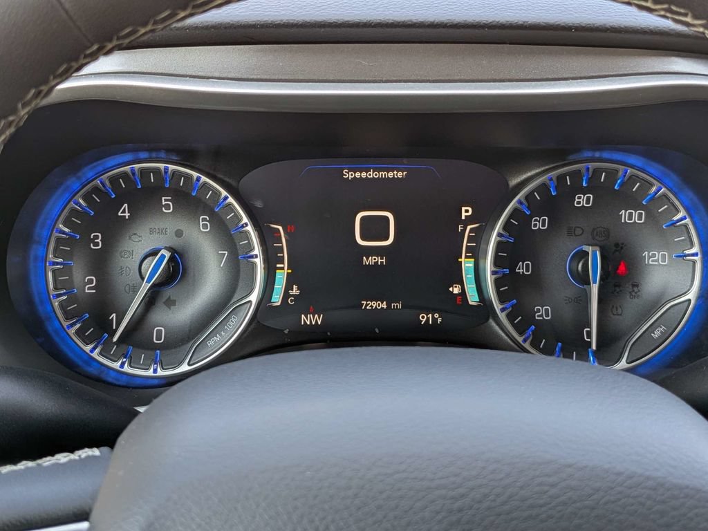 Used 2024 Chrysler Pacifica Touring-L FWD image 24