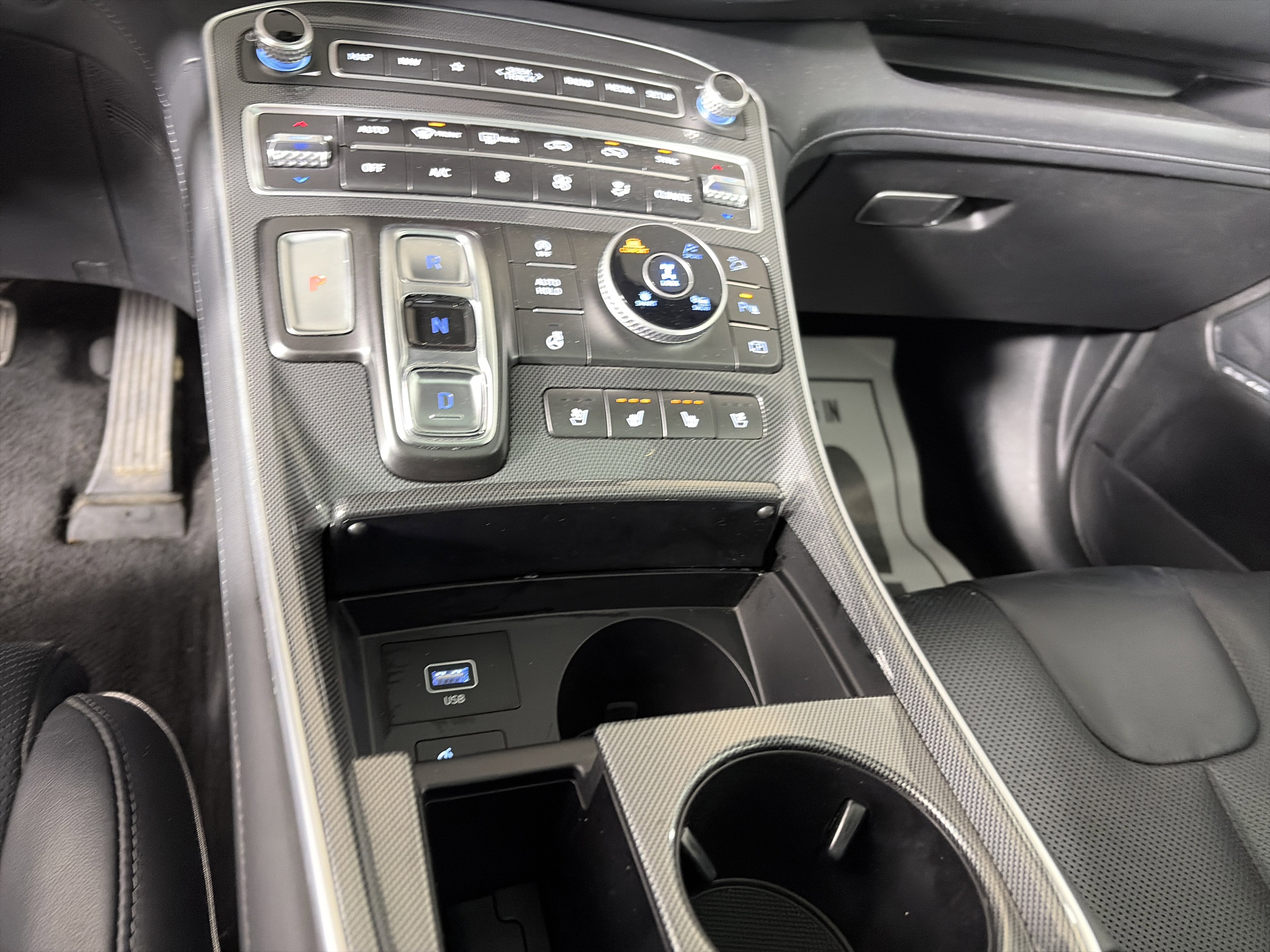 Certified 2023 Hyundai Santa Fe Limited w/ Cargo Package AWD/4WD image 29