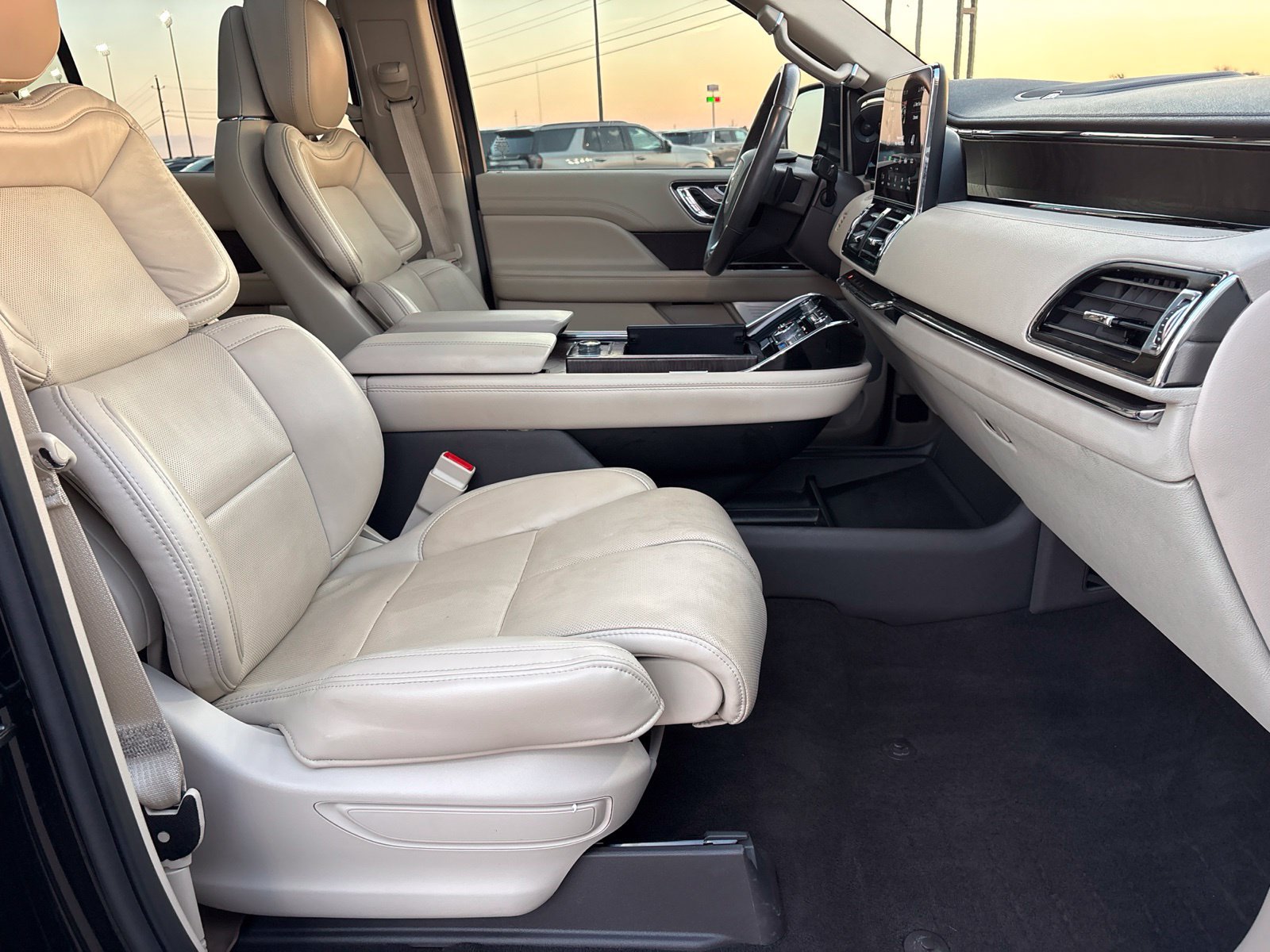 Used 2021 Lincoln Navigator Reserve AWD/4WD image 25