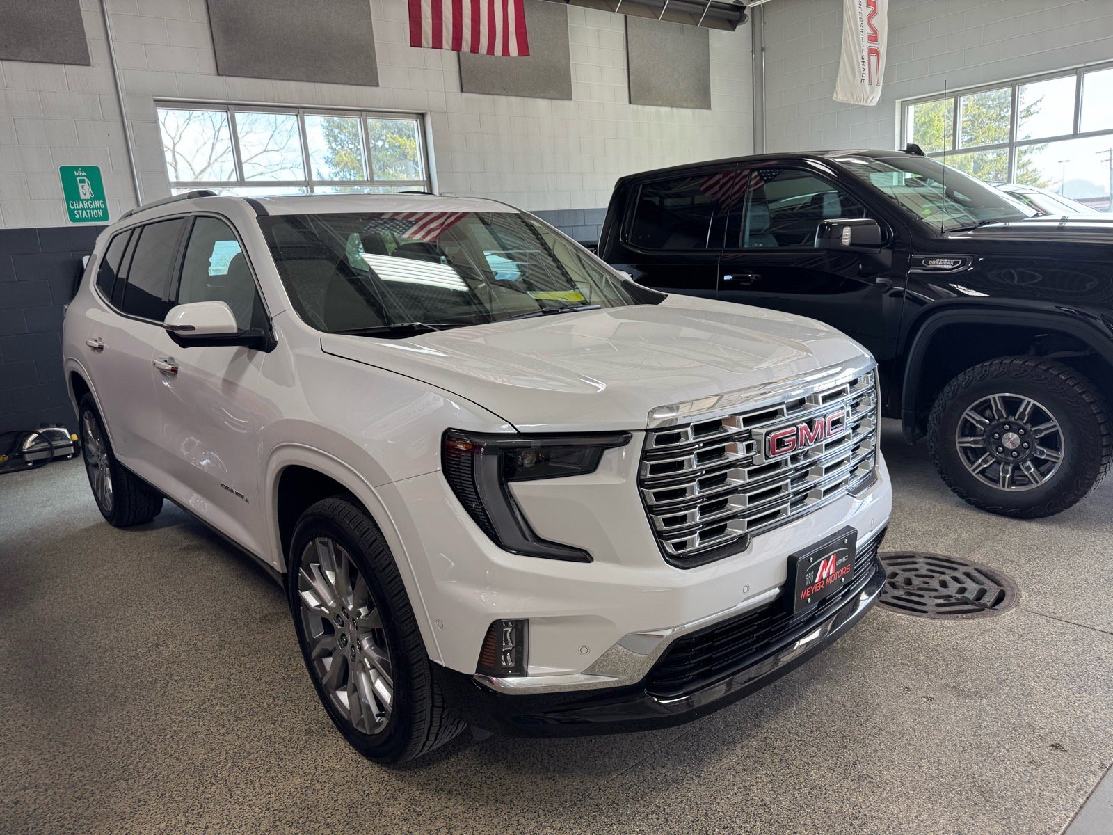 Used 2025 GMC Acadia Denali w/ Super Cruise Package AWD/4WD image 3