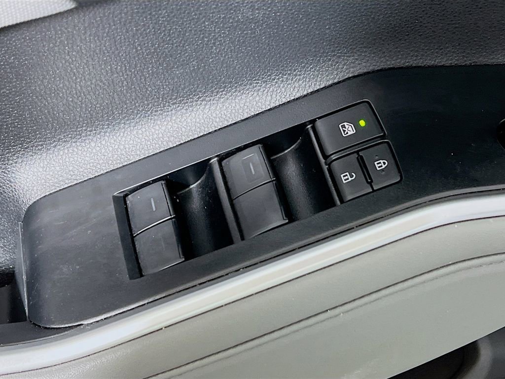 Used 2023 Toyota Highlander L image 17