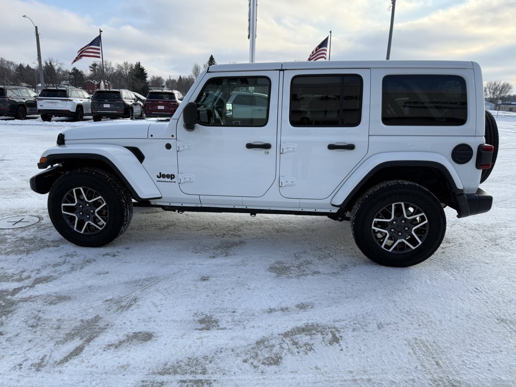 Used 2025 Jeep Wrangler Unlimited Sahara AWD/4WD image 5