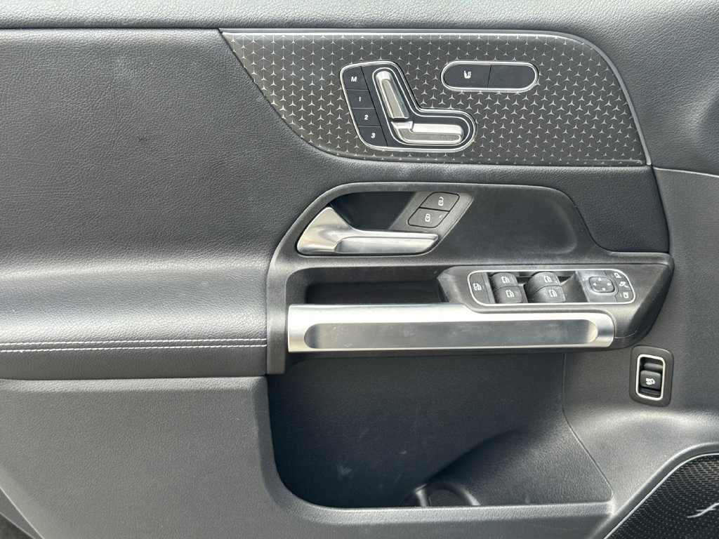 Used 2024 Mercedes-Benz GLB 250 image 10