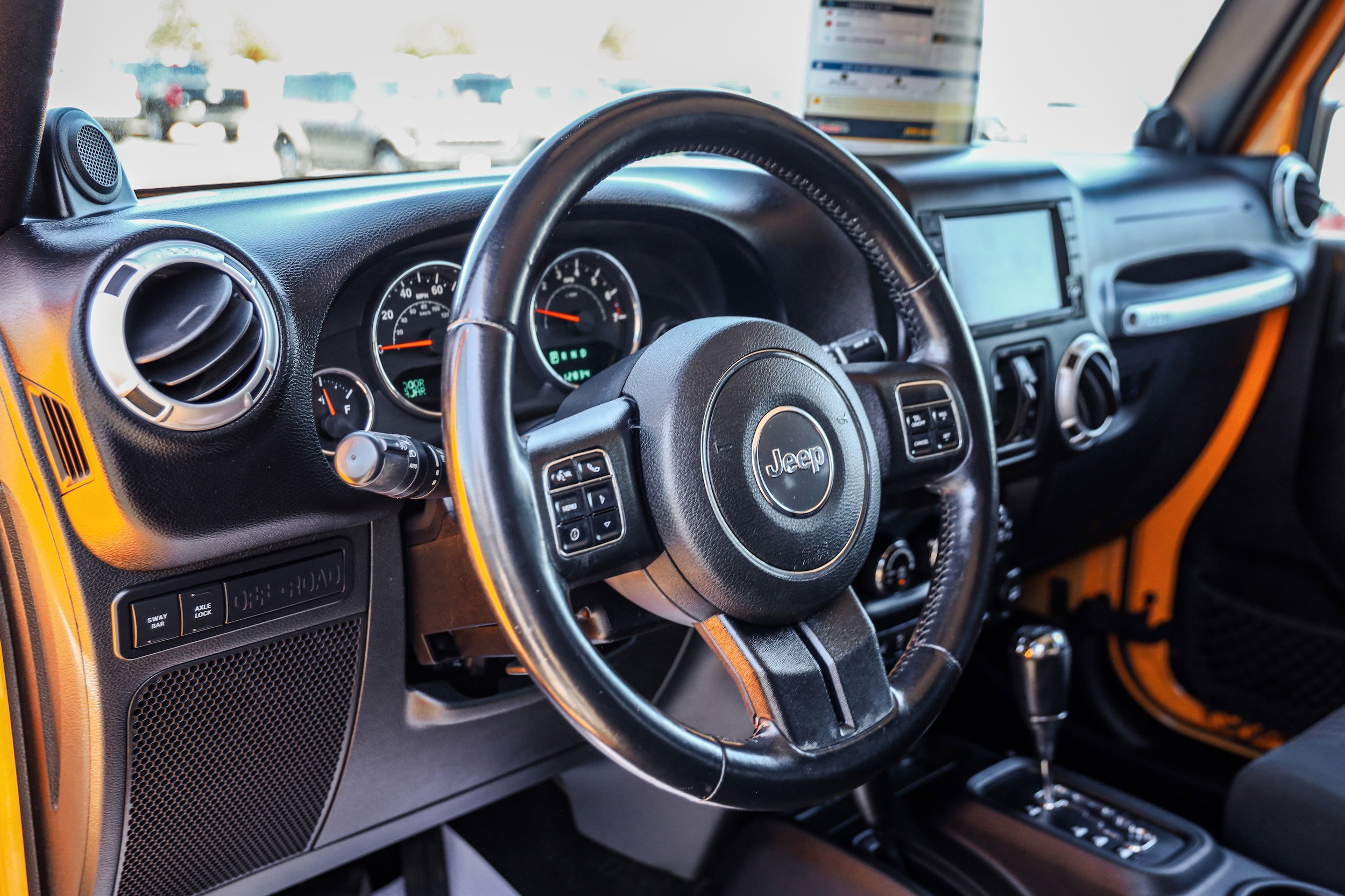 Used 2012 Jeep Wrangler Unlimited Rubicon w/ Connectivity Group AWD/4WD image 9