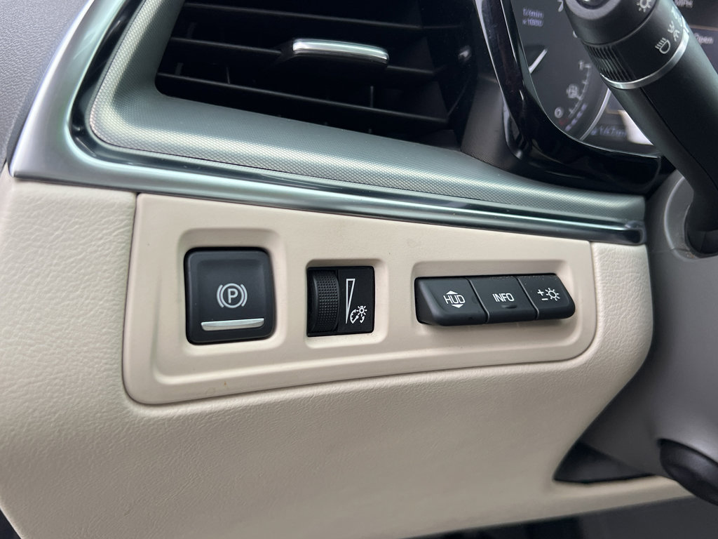 Used 2021 Cadillac XT5 Premium Luxury image 16