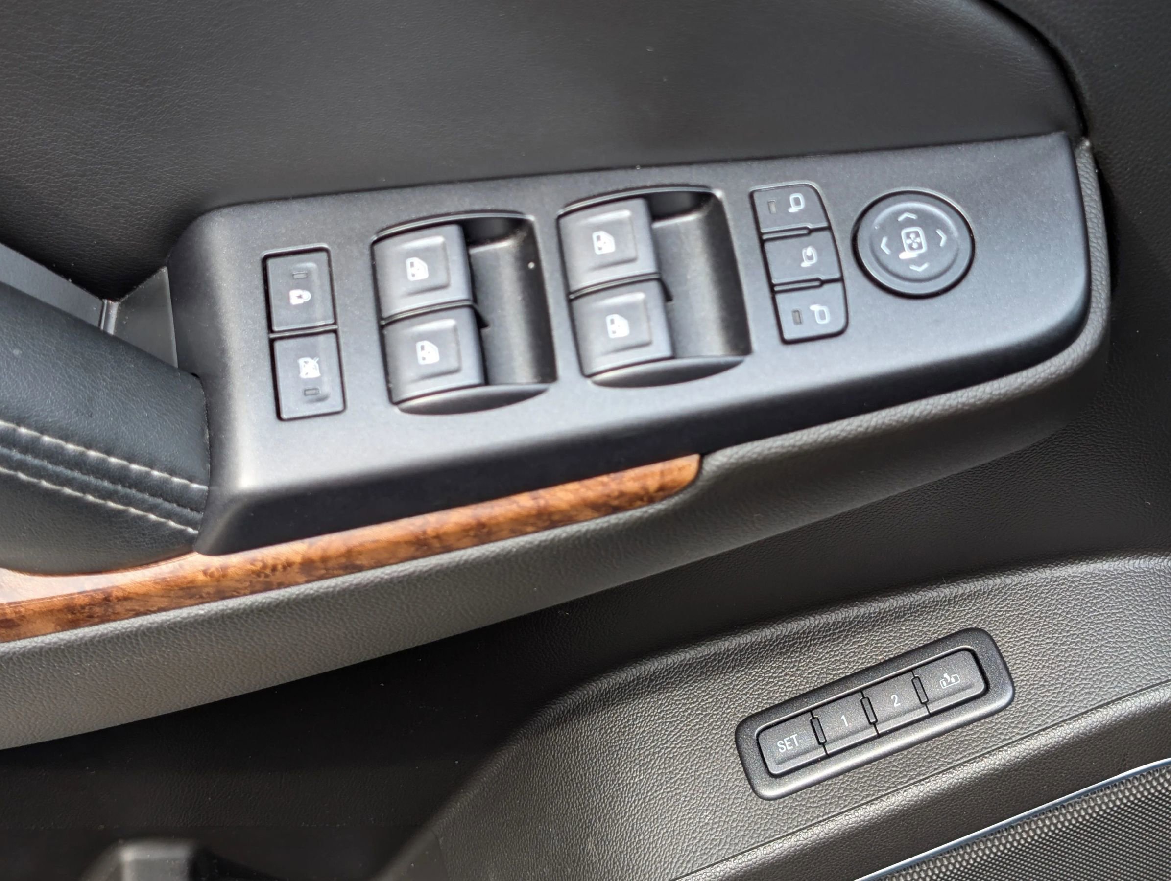 Used 2018 Chevrolet Tahoe Premier RWD image 24
