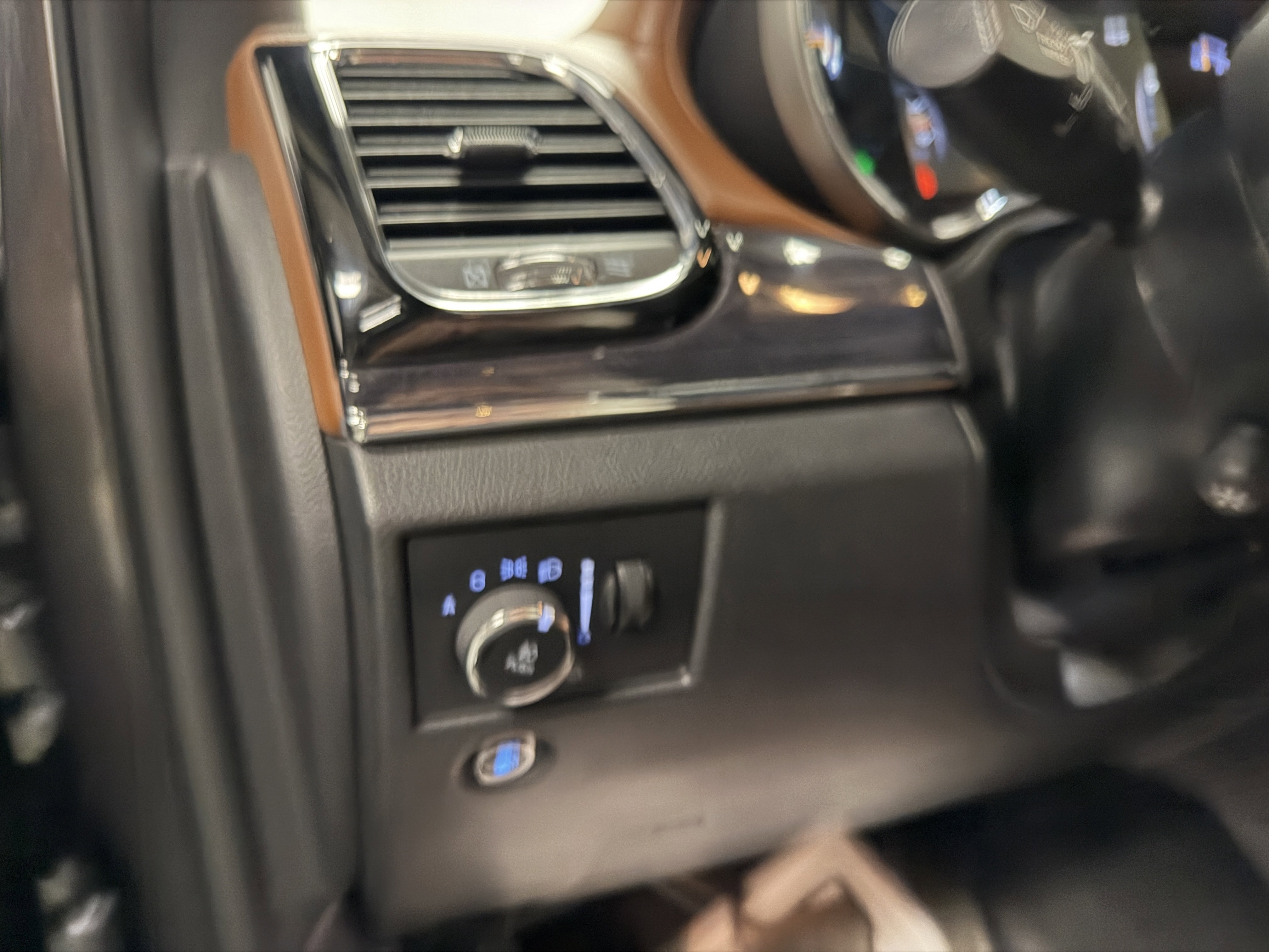 Used 2020 Jeep Grand Cherokee Overland image 23