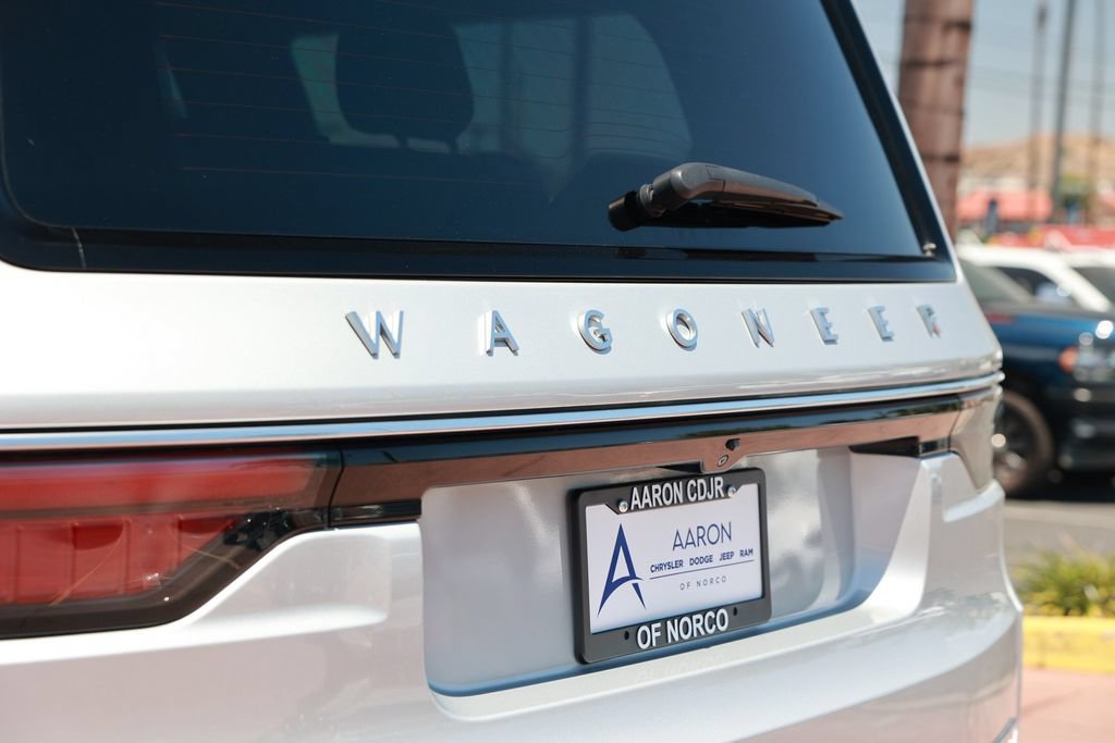 Used 2023 Jeep Wagoneer Series II AWD/4WD image 14