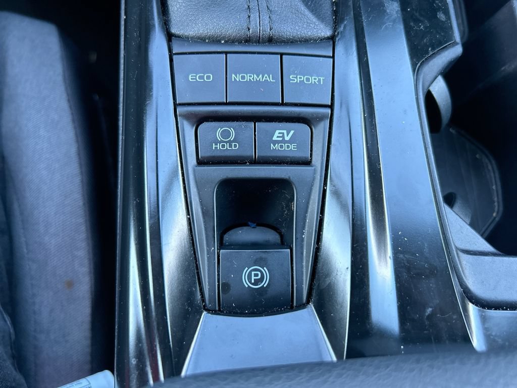 Used 2025 Toyota Camry LE w/ Convenience Package FWD image 34