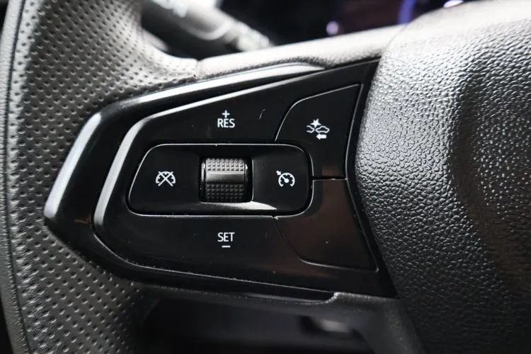 Used 2025 Chevrolet Trax LT FWD image 24