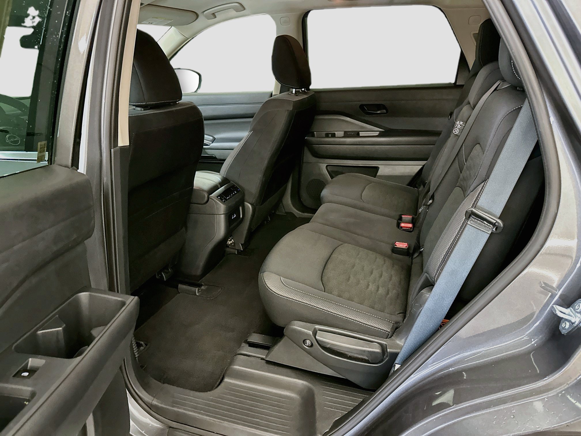 Used 2025 Nissan Pathfinder SV AWD/4WD image 28