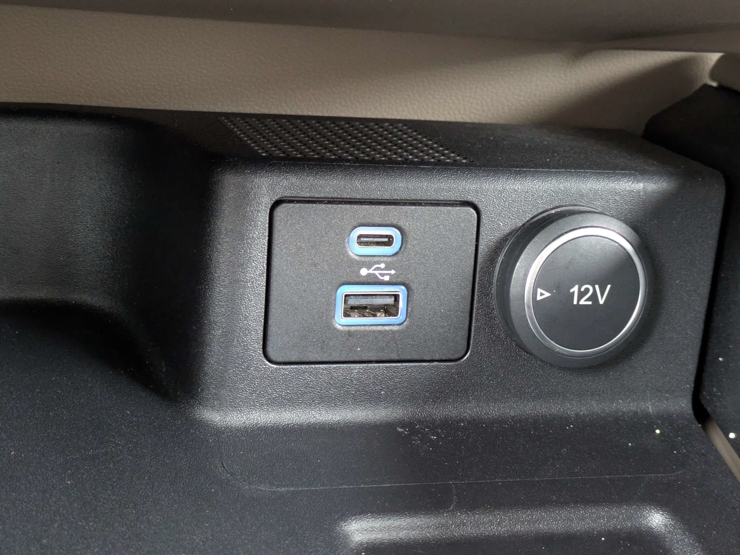 Used 2021 Ford Escape SE w/ SE Sport Appearance Package FWD image 24