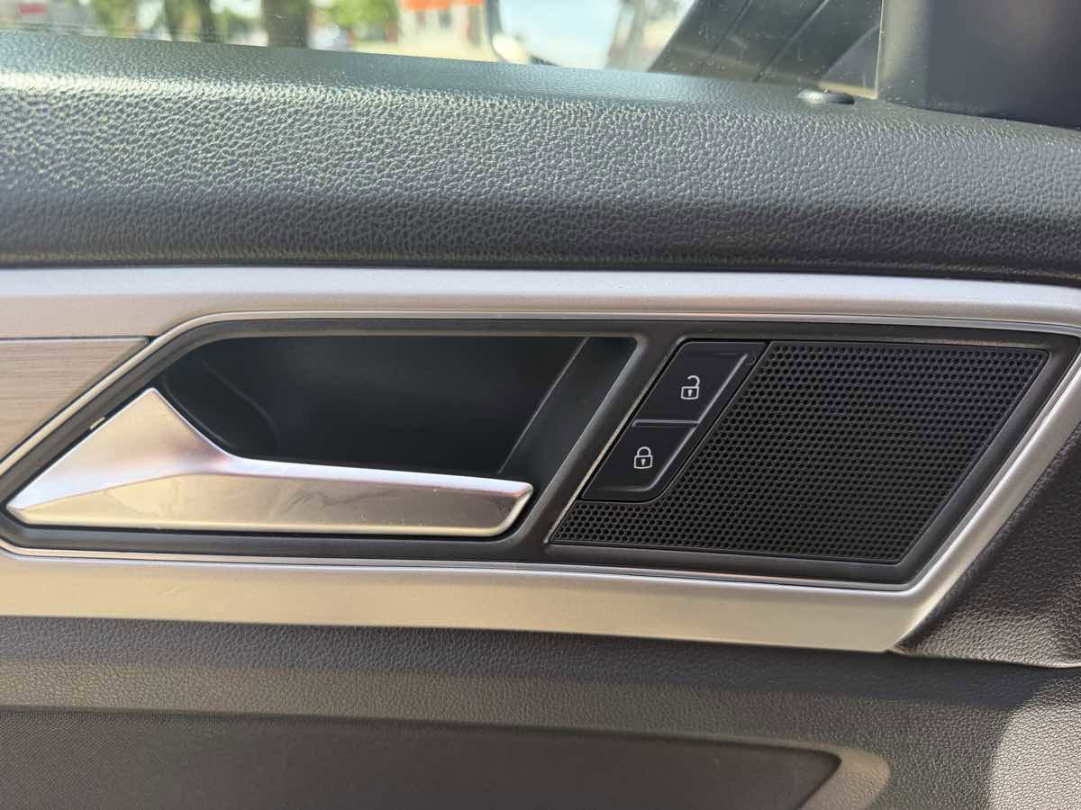 Used 2018 Volkswagen Atlas S AWD/4WD image 11