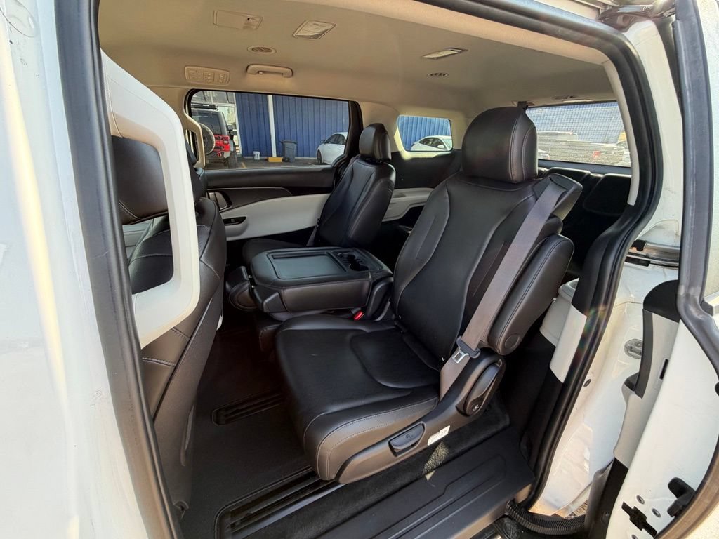 Used 2022 Kia Carnival LX FWD image 15