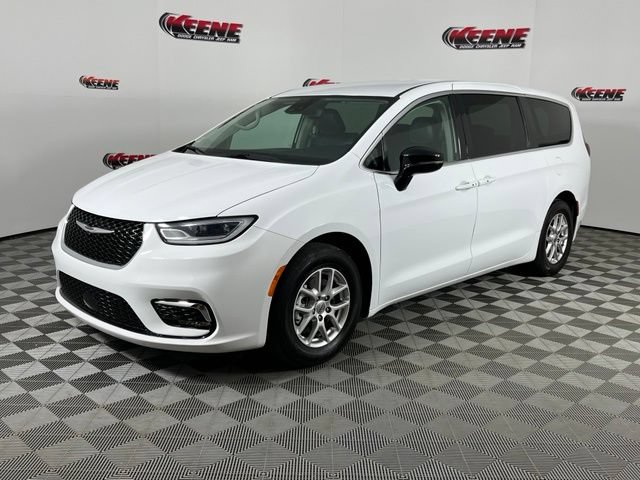 Used 2024 Chrysler Pacifica Touring-L FWD image 5