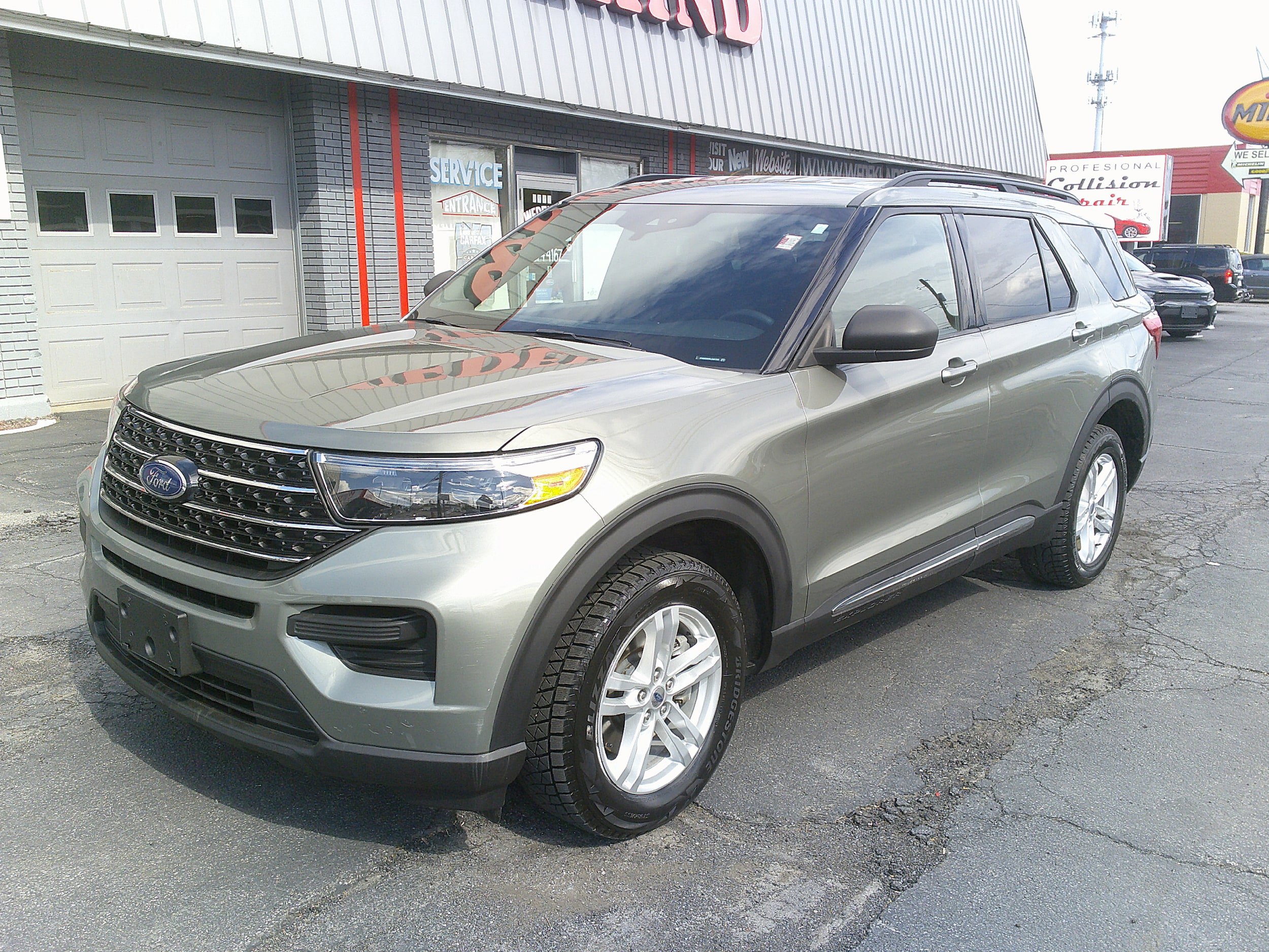 Used 2020 Ford Explorer XLT w/ Comfort Package AWD/4WD image 11