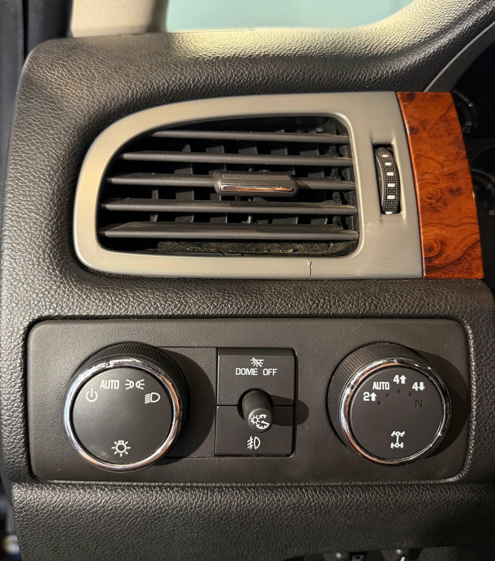 Used 2009 Chevrolet Tahoe LT AWD/4WD image 18