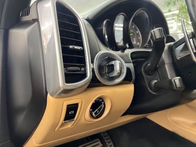 Used 2017 Porsche Cayenne S Platinum w/ Premium Package Plus (Pjy) AWD/4WD image 12