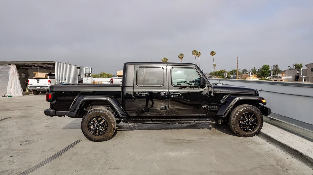 Used 2023 Jeep Gladiator Sport AWD/4WD image 13