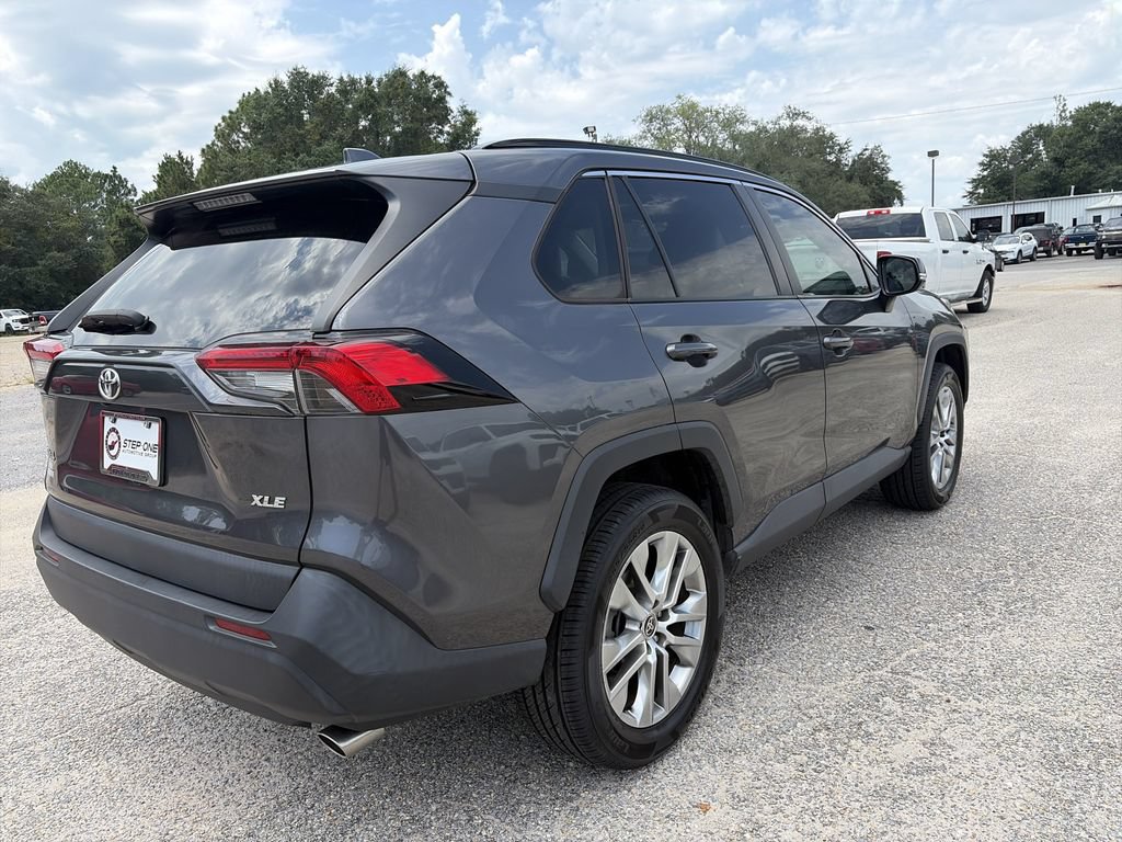 Used 2022 Toyota RAV4 XLE Premium FWD image 6