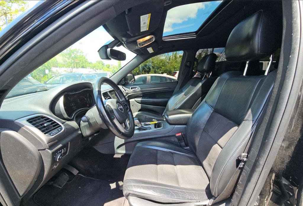 Used 2018 Jeep Grand Cherokee Altitude AWD/4WD image 3
