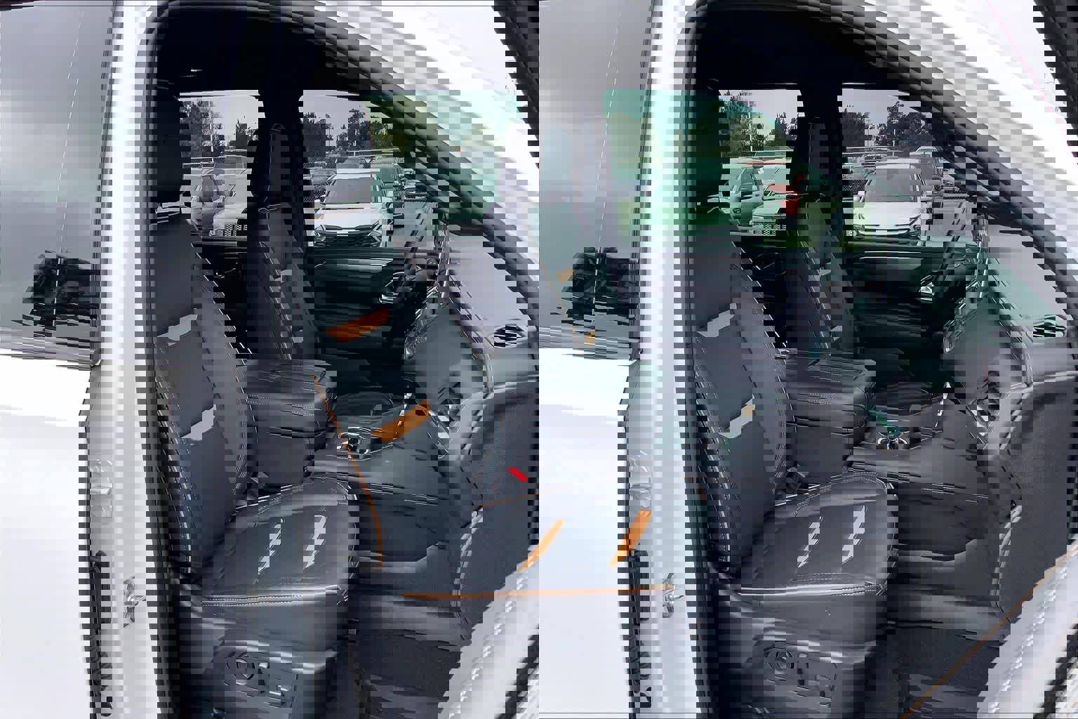 Used 2024 GMC Yukon AT4 w/ Technology Package image 9