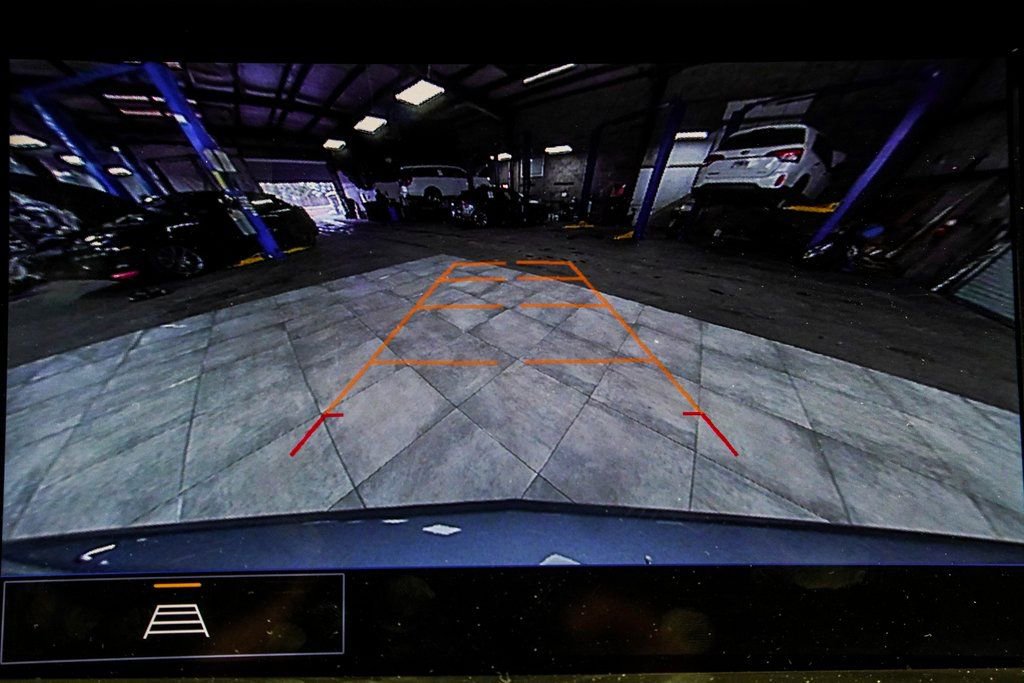 Used 2025 Cadillac XT6 Premium Luxury image 31