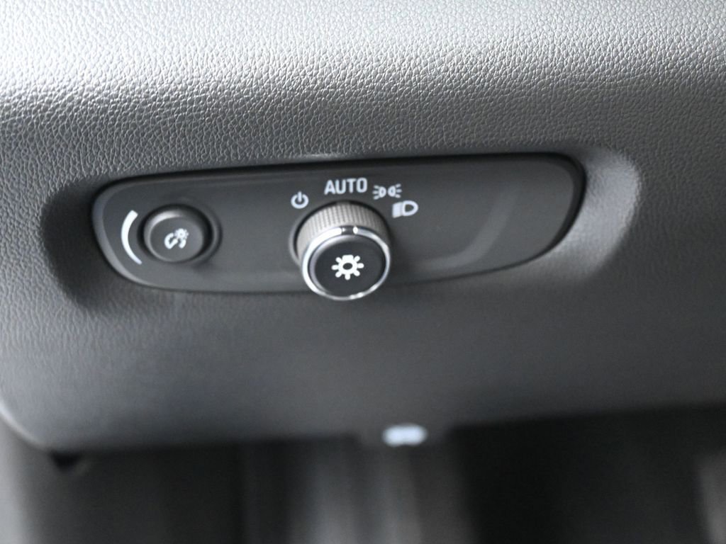 Used 2023 Chevrolet Traverse LT image 16