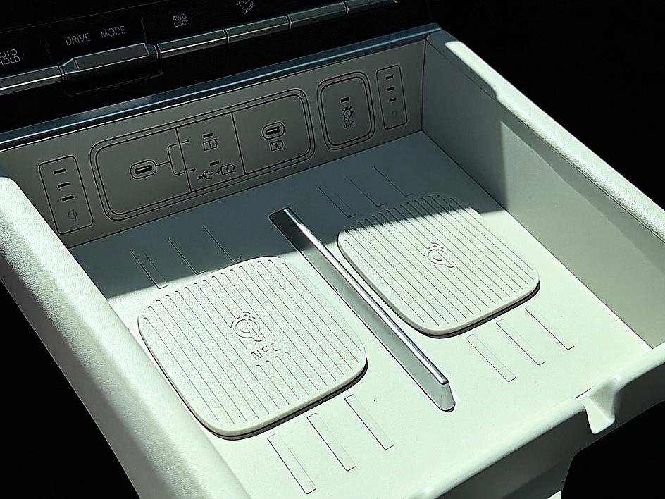 Used 2025 Hyundai Santa Fe Calligraphy AWD/4WD image 16