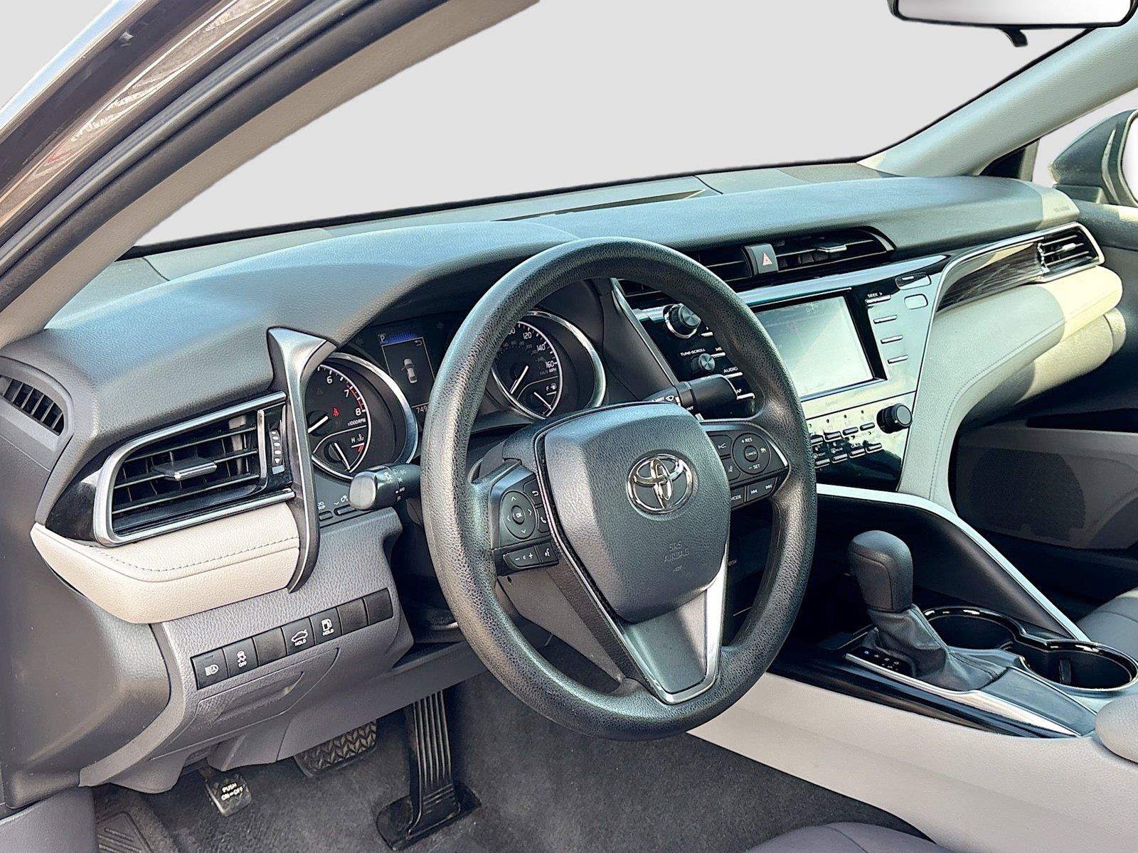 Used 2020 Toyota Camry LE FWD image 9