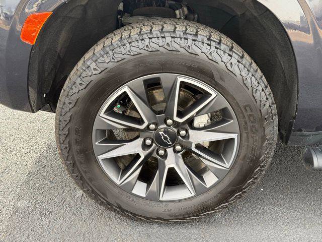 Used 2023 Chevrolet Suburban Z71 w/ Z71 Off-Road Package AWD/4WD image 15