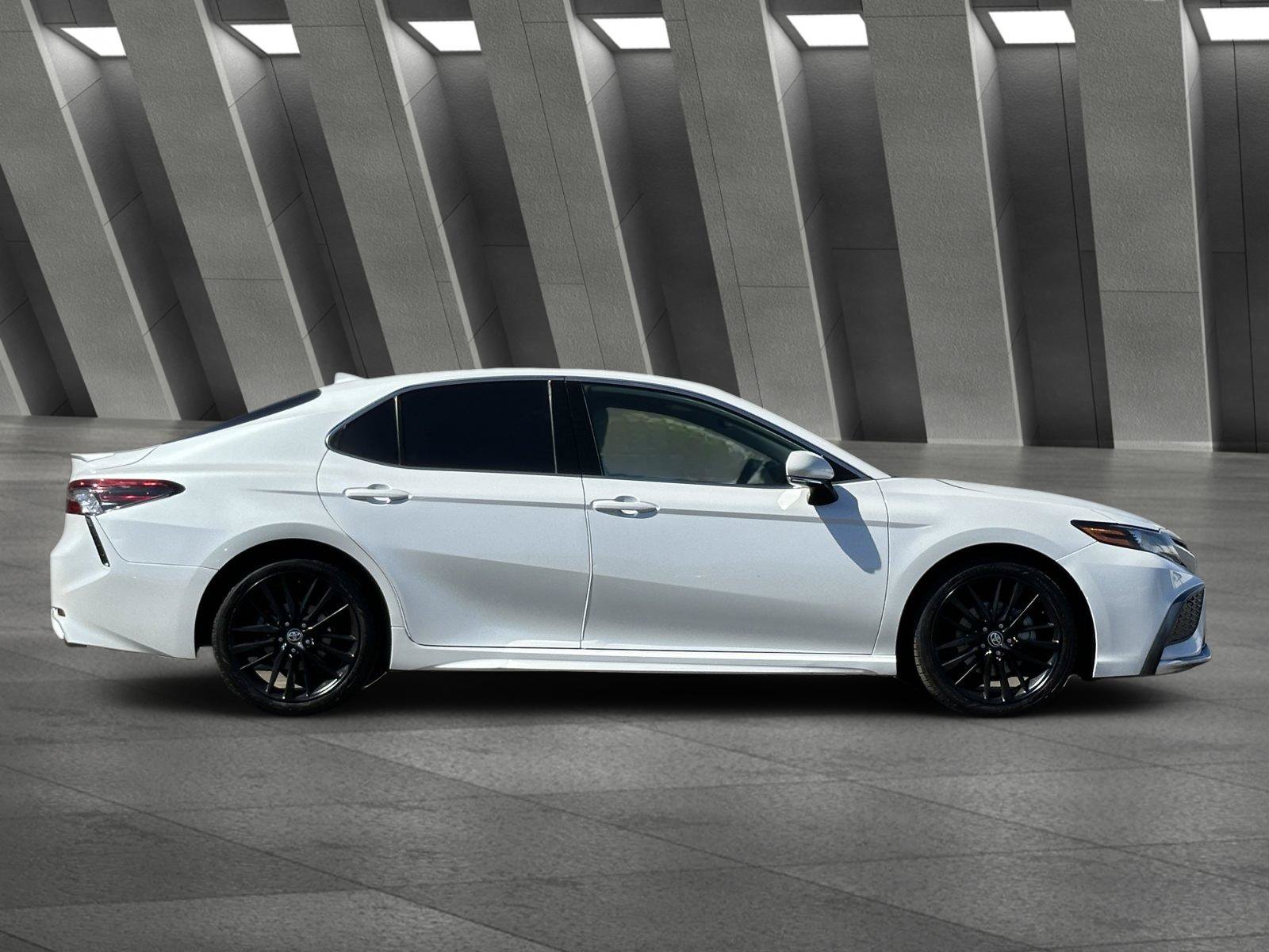 Used 2021 Toyota Camry XSE FWD image 3